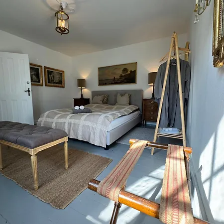 Jungshovedgaard Bed & Breakfast *